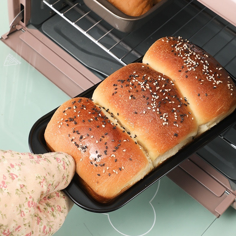 Carbon steel bread baking pan for bakery-style loaves