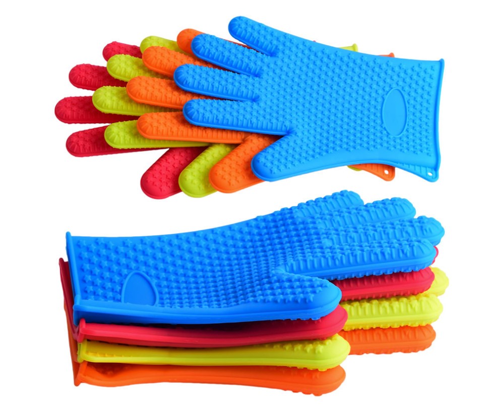 Heat resistant silicone oven glove for baking and cooking safety