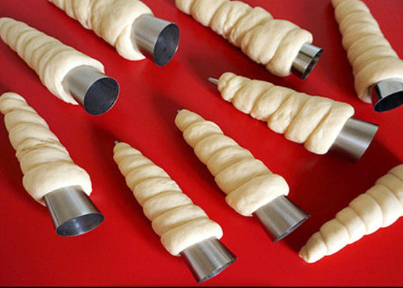 Spiral shaped baking mold for bread and desserts