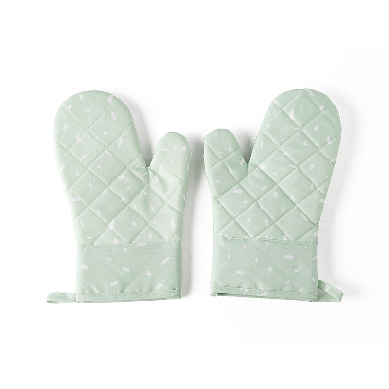 Microwave oven gloves made of fabric for heat protection