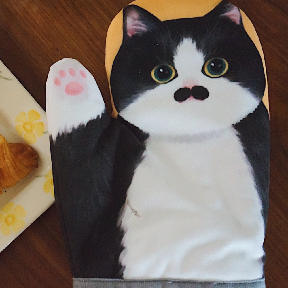 Oven gloves for safe handling of hot pots and baking trays