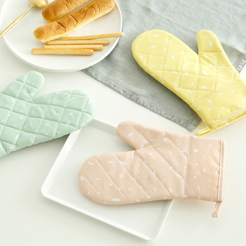Heat resistant fabric oven gloves for microwave and baking use