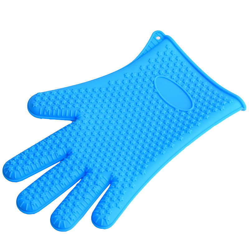 Durable silicone oven mitt for safe handling of hot cookware