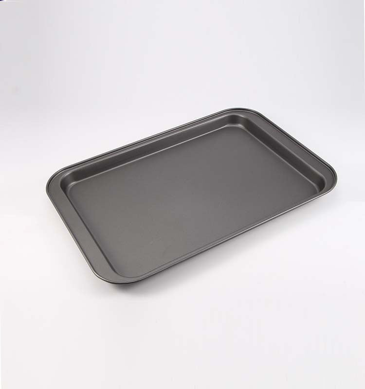 Carbon steel pizza baking trays for crispy pizza crusts