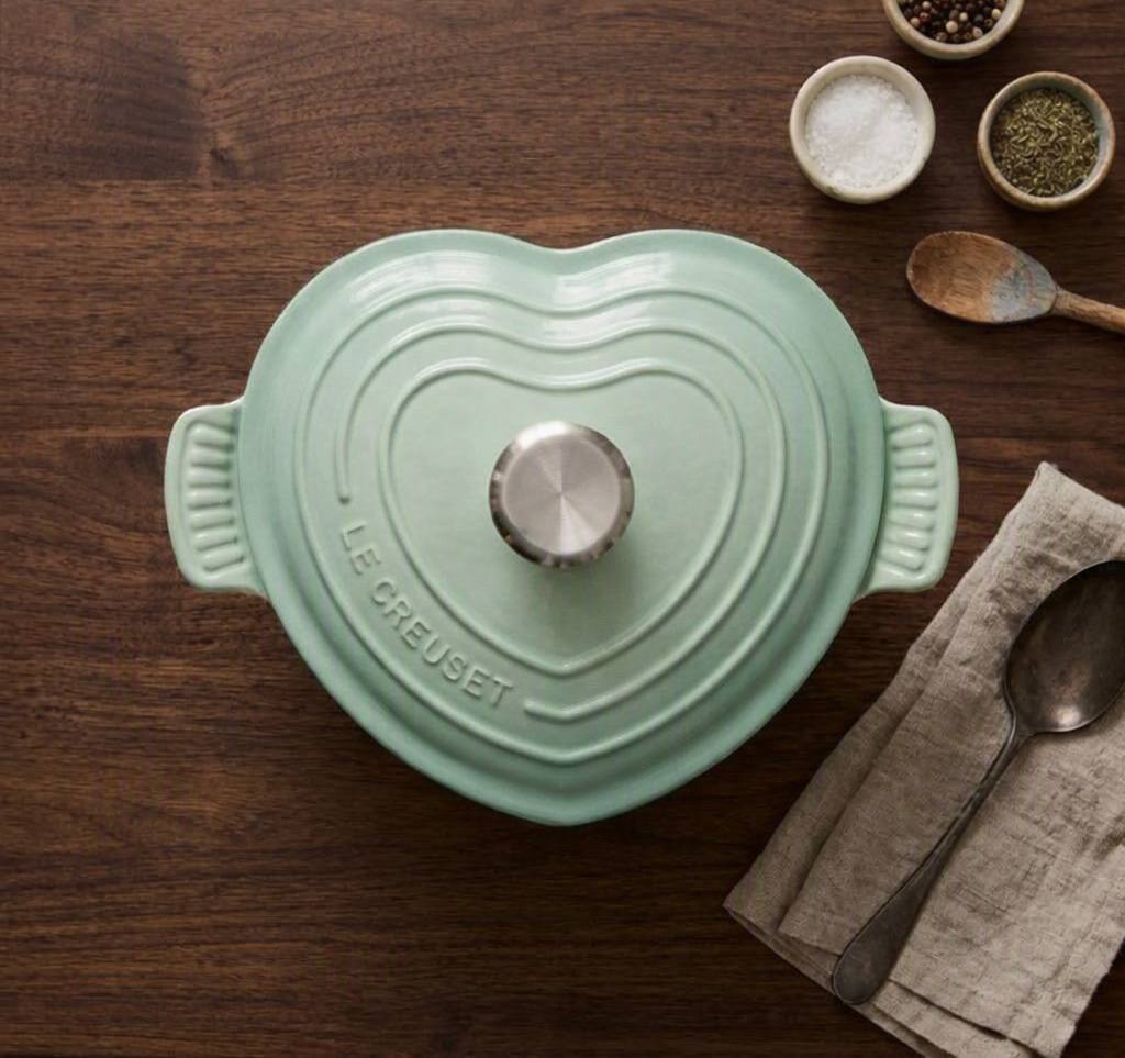 Le Creuset Heart Cocotte 20cm – Enameled Cast Iron Dutch Oven for Cooking & Baking