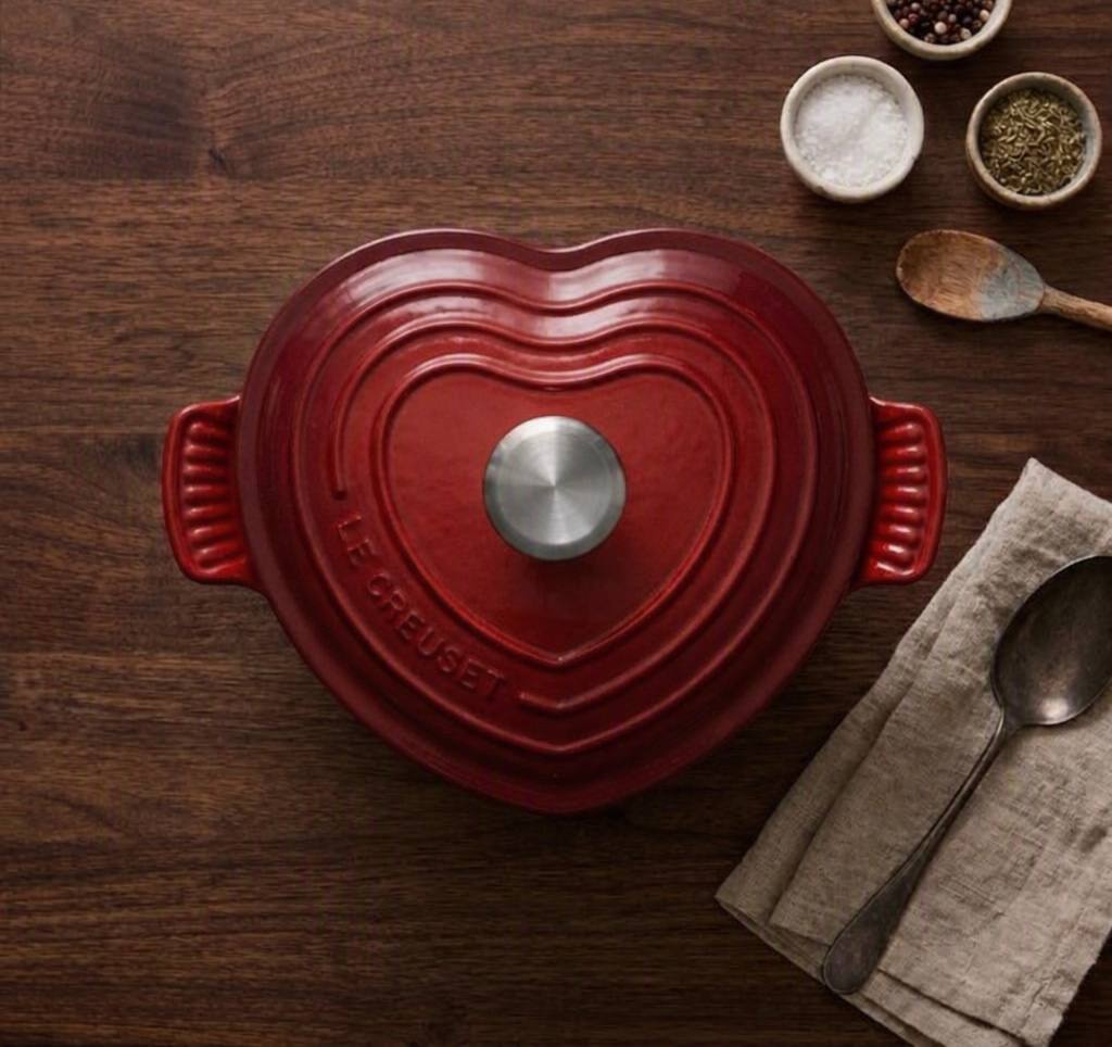 Le Creuset Heart Cocotte 20cm – Enameled Cast Iron Dutch Oven for Cooking & Baking