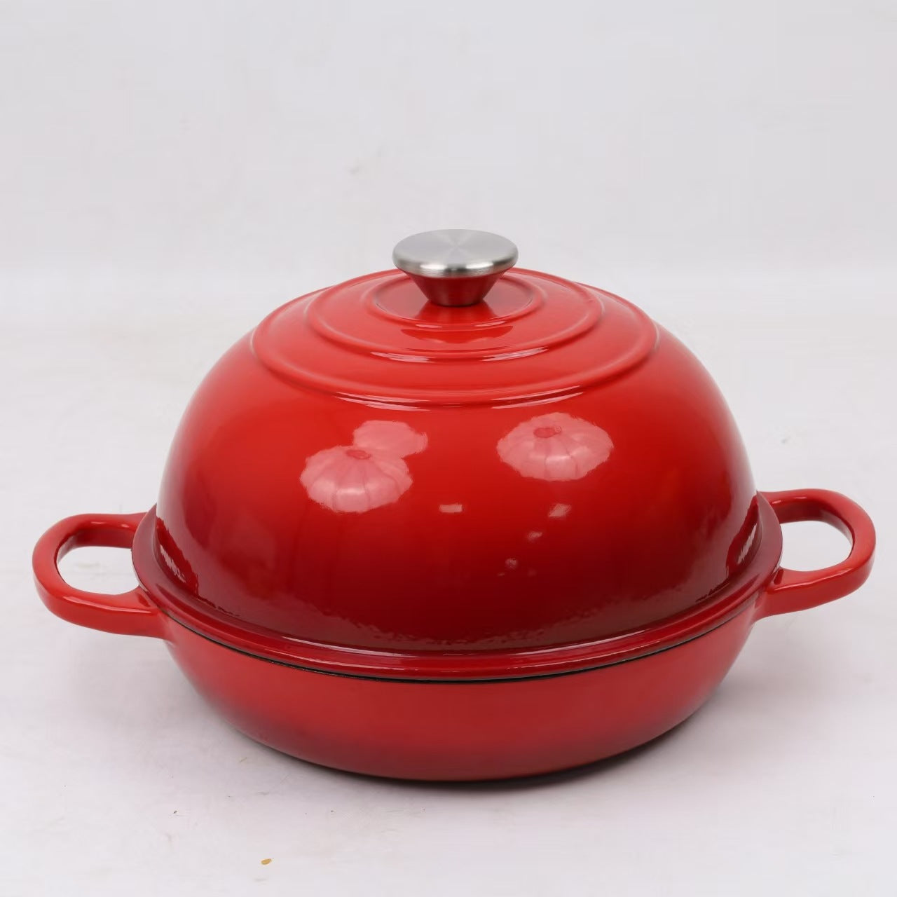 Heavy duty cast iron cooking pot for baking and roasting 